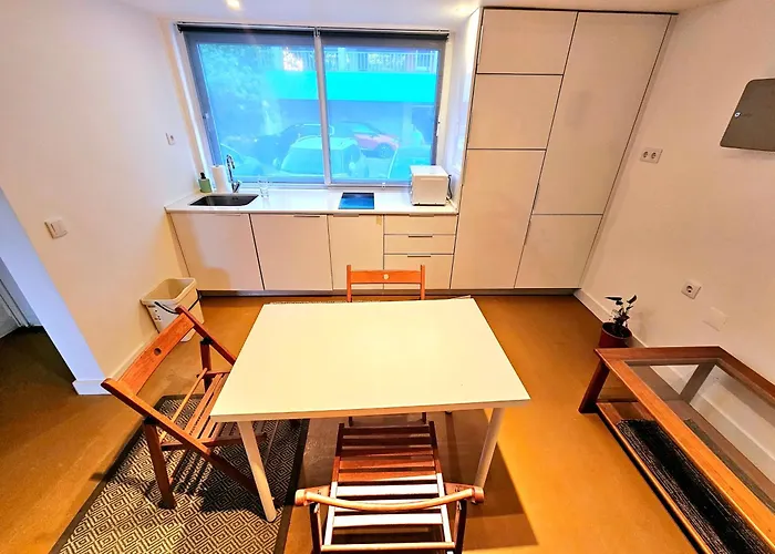 Konukevi Peers *